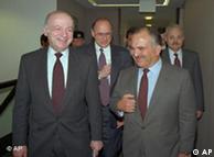 Ο Γιούλιους Μπέρμαν, (αριστερά) σε προηγούμενη συνάντησή του