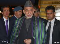 El presidente afgano, Hamid Karzai, llega a Lisboa.