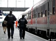 این روزها در
 ایستگاه‌های قطار آلمان پلیس‌ها گشت می‌زنند