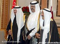 عکس از آرشیو: (از چپ) امیر کویت، امیر قطر و سلطان بن عبدالعزیز، شاهزاده‌ی سعودی