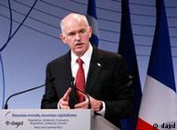 Greek Prime Minister George Papandreou delivers his speech in Paris, Thursday Jan.6, 2011 as France hosts the annual conference on changing the world financial system. (Foto:Remy de la Mauviniere/AP/dapd)