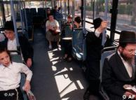 در برخی اتوبوس‌های اسرائیل مردان و زنان جدا از هم می‌نشینند