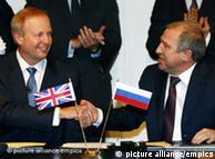 BP CEO Dudley (left) and Rosneft head Khudainatov 