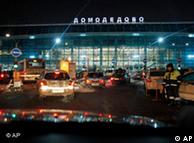 فرودگاه دامادیدووا پس از  انفجار بمب