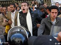 اشتباكات بالحجارة بين الموالين والمعارضين لمبارك في ميدان التحرير 0,,6416557_1,00