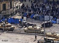 Tahrir Square, tanks, eyptian demonstrators 