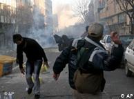 دخالت نیروهای وابسته به دولت تظاهرات آرام مردم را به خشونت کشاند