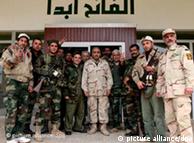 سخنان یکشنبه (۲۷ فوریه) قذافی در حالی است که هر چه بیشتر بر تعداد نظامیان مخالف وی افزوده می‌شود. ژنرال عبدالنافع از افسران علی‌رتبه ارتش لیبی و سربازانش از جمله این گروه‌ نظامیان هستند که در پایگاهی در بنغازی مستقر شده‌اند