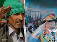Një përkrahës i Gadafit me fotografinë e diktatorit