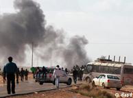 تواصل المعارك بين المعارضة والقوات الموالية للقذافي وأنباء عن استعادة الثوار سيطرتهم على البريقة