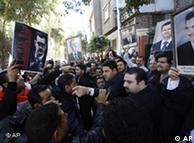 المعارضون للنظام السوري والمؤيدون في مواجهة سياسية في الشارع السياسي