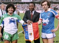 پلاتینی، پله و مارادونا (از راست) سه ستاره‌ی فراموش‌نشدنی عالم فوتبال