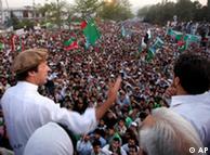 سخنرانی عمران خان در جمع تظاهرکنندگان