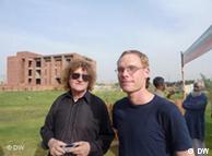 جرمن ماہرینِ تعمیرات آرنے ٹوئنی سن اور ڈاکٹر نوربرٹ پنچ لاہور میں 29 اپریل کو اپنے تعمیراتی منصوبے متعارف کرواتے ہوئے