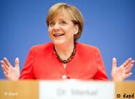 Bundeskanzlerin Angela Merkel (CDU) spricht am Freitag (22.07.11) in Berlin bei einer Pressekonferenz. Merkel aeusserte sich unter anderem zum Rettungspaket fuer Griechenland. (zu dapd-Text) Foto: Axel Schmidt/dapd