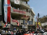 اللاذقية التي شهدت مظاهرات حاشدة ضد النظام تتعرض لقصف بمختلف أنواع الأسلحة الرشاشة الخفيفة والثقيلة، كما يقول المرصد السوري