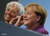Die Direktorin des Internationalen Waehrungsfonds (IWF), Christine Lagarde (l.), und Bundeskanzlerin Angela Merkel (CDU) geben am Donnerstag (06.10.11) im Bundeskanzleramt in Berlin eine Pressekonferenz. Hochrangige Vertreter der internationalen Finanzpolitik waren am Donnerstag in Berlin zusammengekommen, um ueber Waehrungsfragen zu beraten. (zu dapd-Text)
Foto: Oliver Lang/dapd
