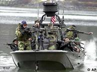 کماندوهای ویژه آمریکا در خلال یک مانور دریایی