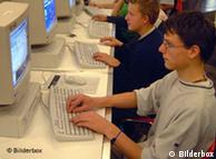 Un millón de ordenadores para llenar las aulas.
